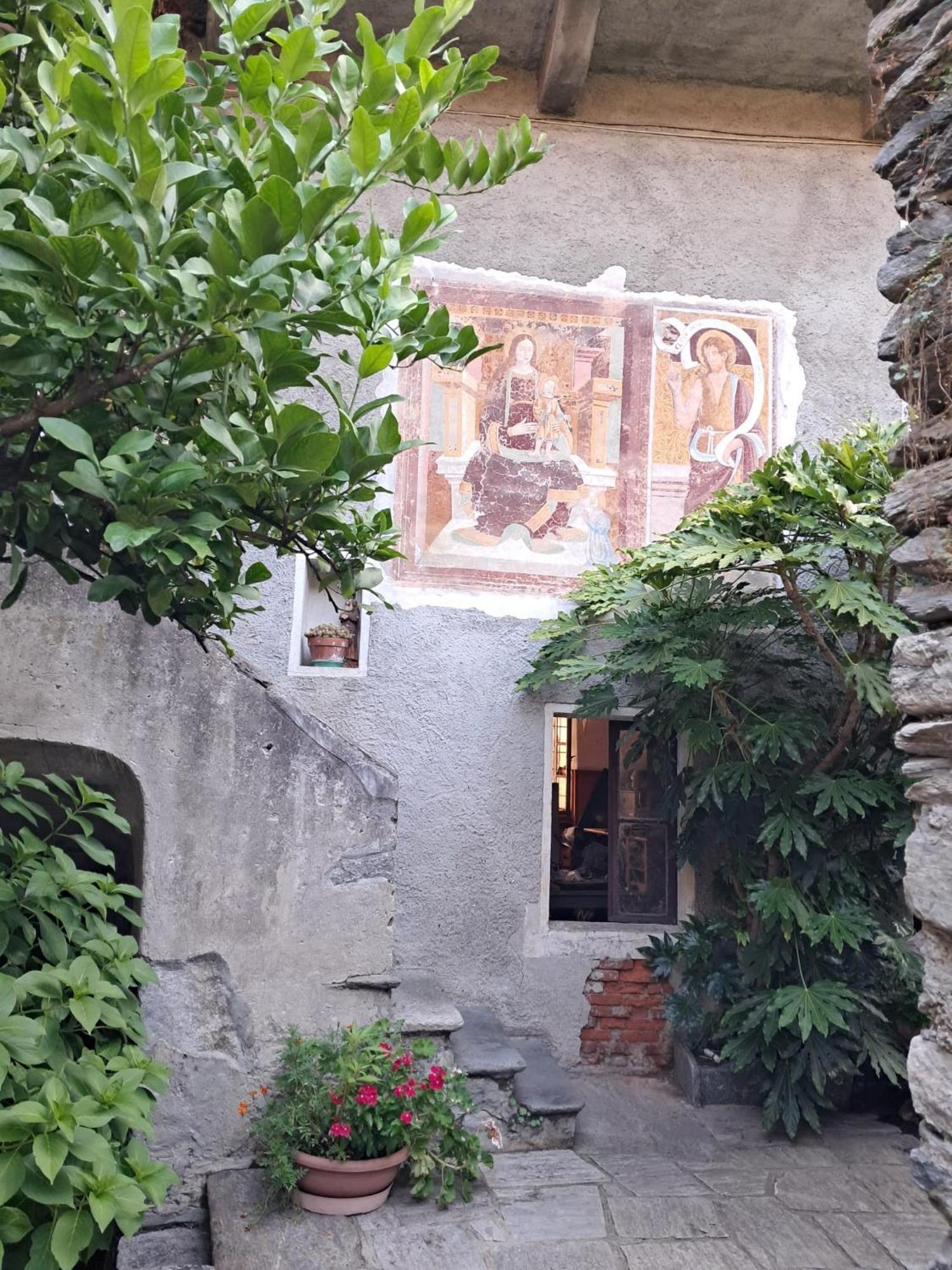 Bed and Breakfast Nonna Anita à Castelveccana Extérieur photo
