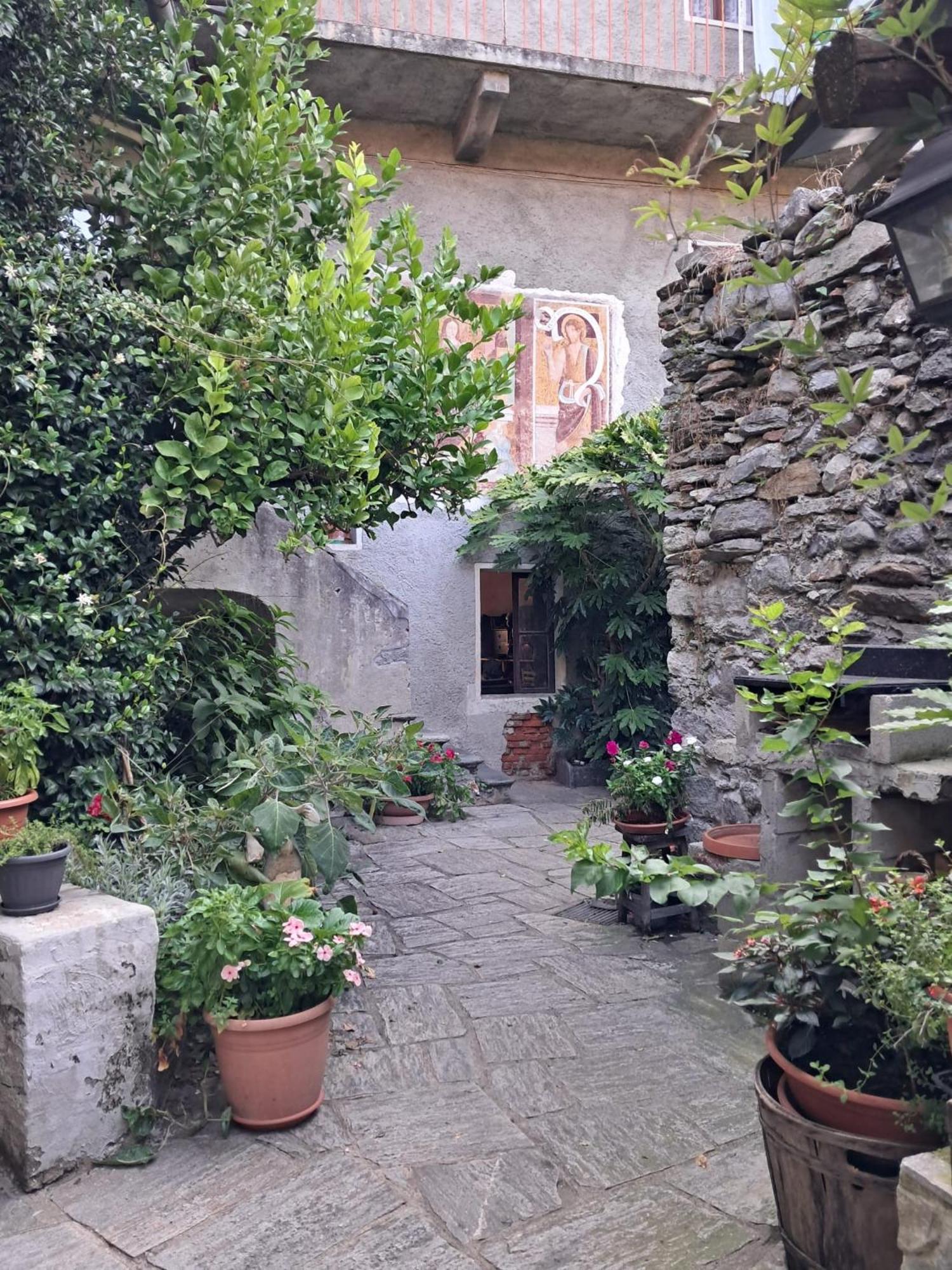 Bed and Breakfast Nonna Anita à Castelveccana Extérieur photo