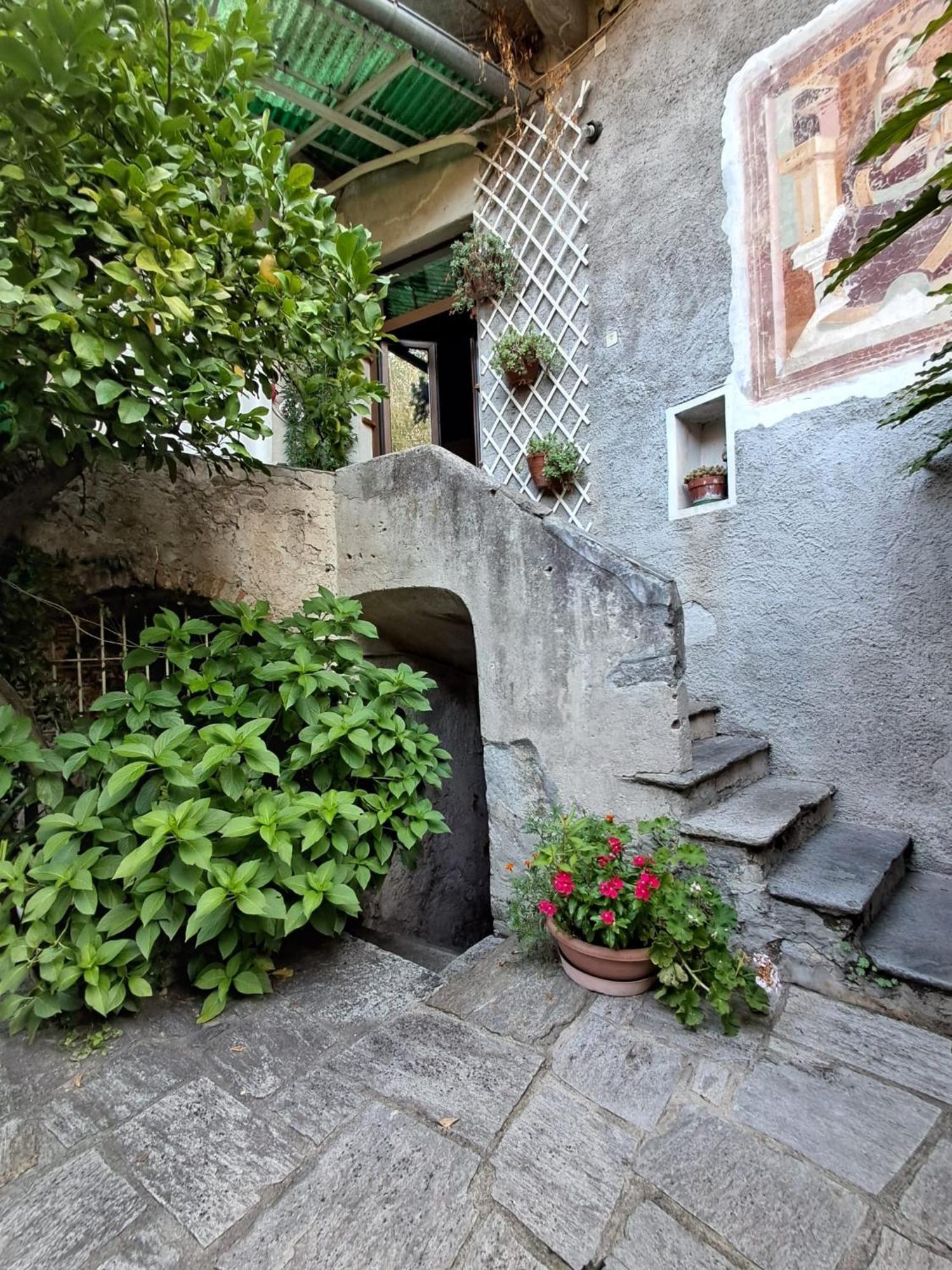 Bed and Breakfast Nonna Anita à Castelveccana Extérieur photo