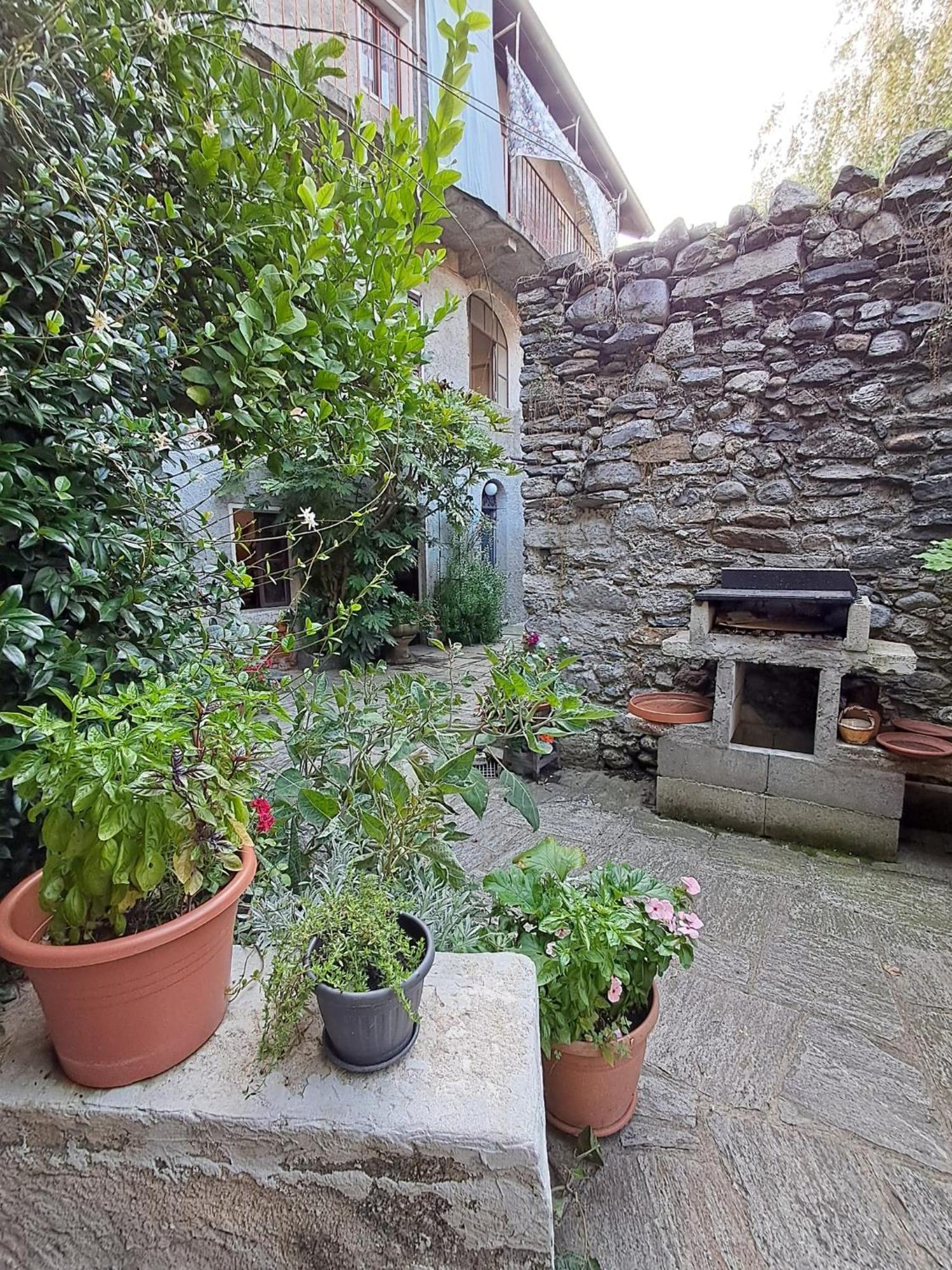 Bed and Breakfast Nonna Anita à Castelveccana Extérieur photo